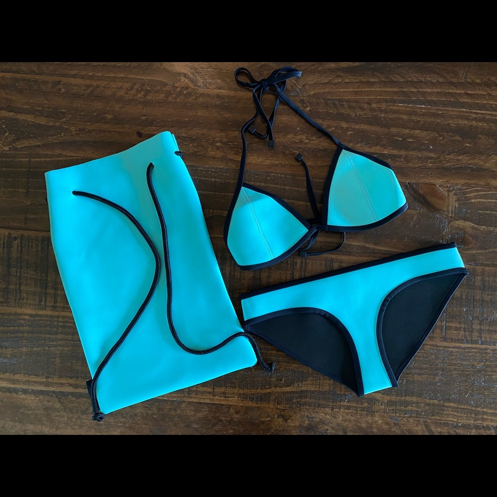 NWOT Triangl Swimwear Small